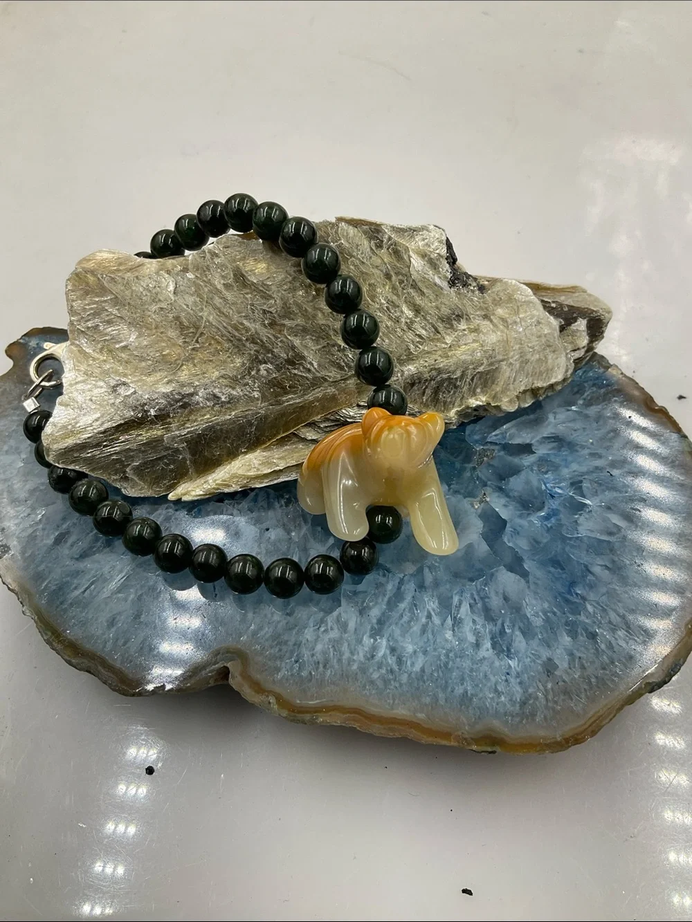 8” Dark Green Jade Beaded Bracelet Featuring A Carved Marble Polar Bear